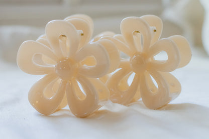 Glossy Hollow Flower Claw